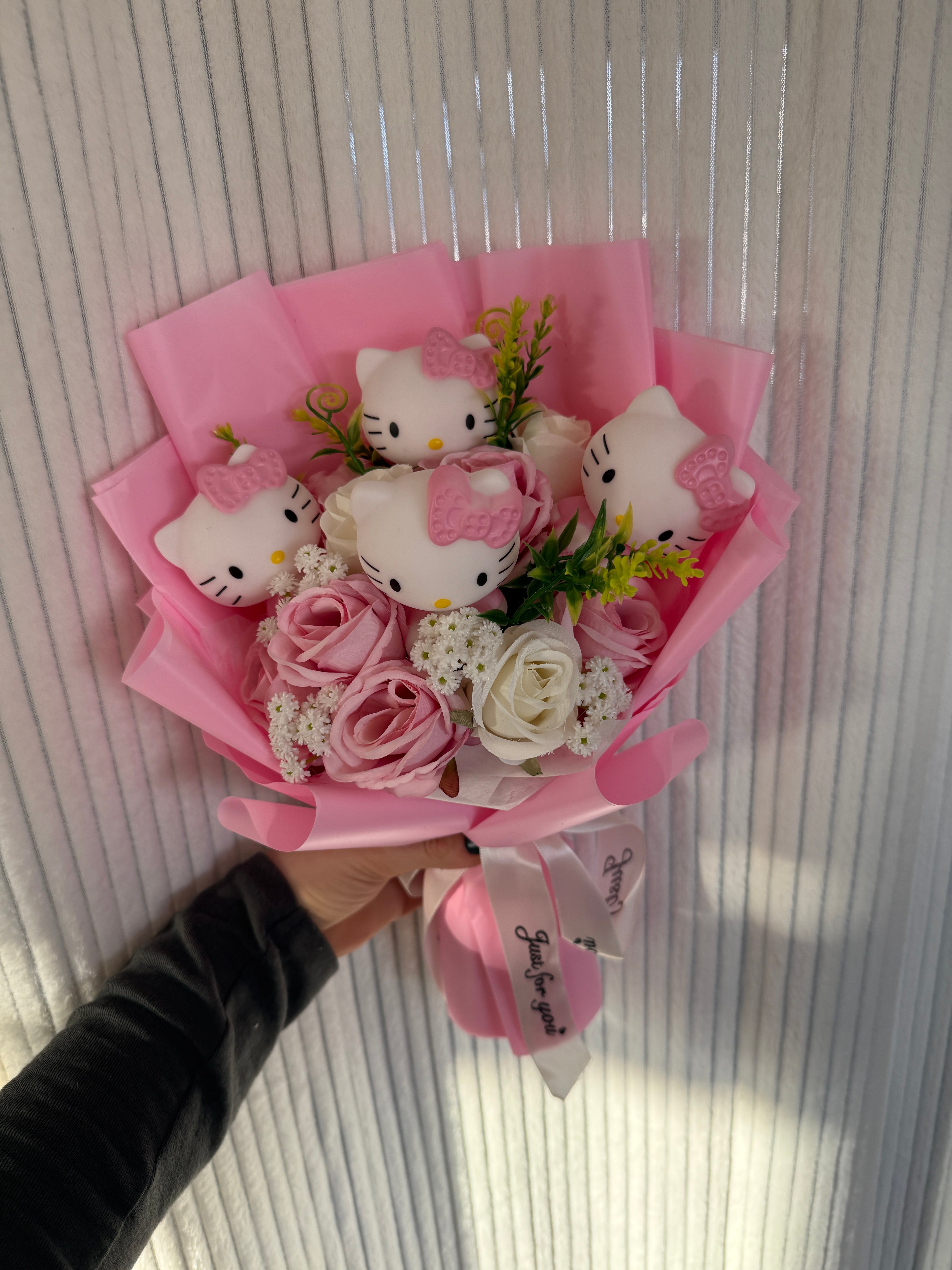 BONHEUR ROSE - Bouquet fait main figurines et fleurs artificielles