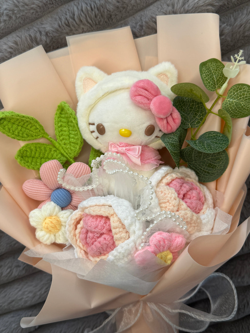 DOUX CALIN - Bouquet fait main peluche et fleurs crochetees