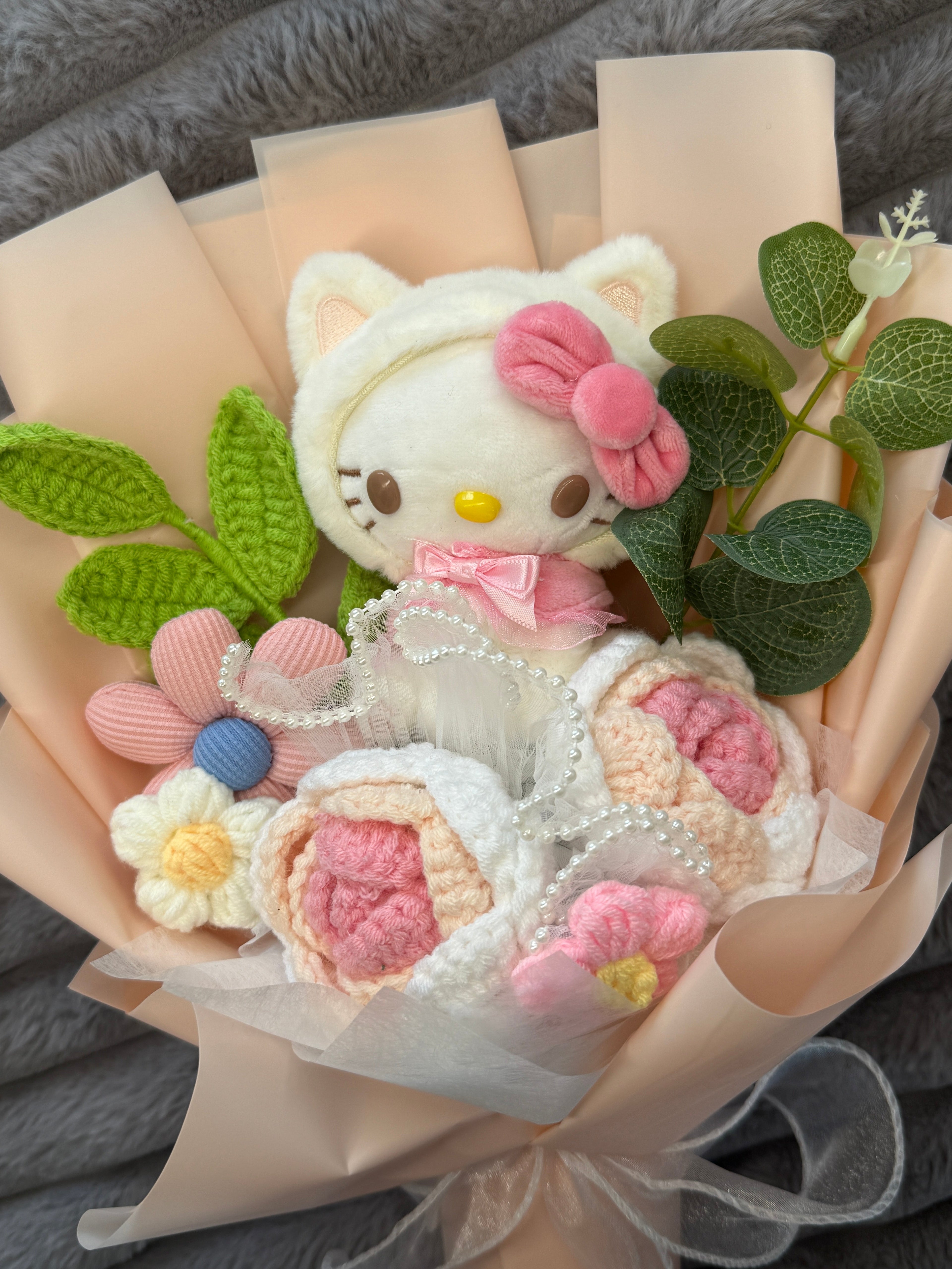 DOUX CALIN - Bouquet fait main peluche et fleurs crochetees