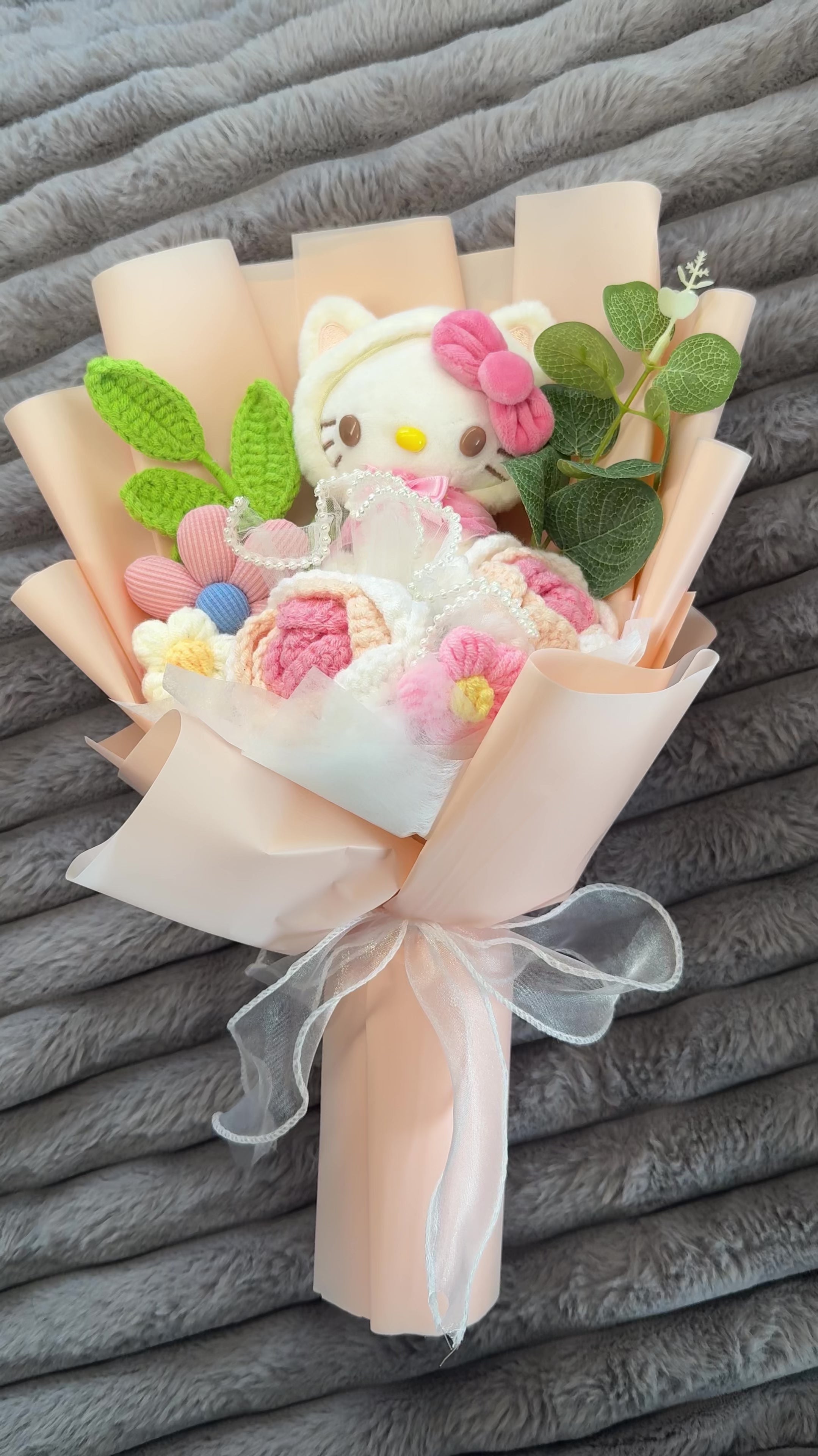 DOUX CALIN - Bouquet fait main peluche et fleurs crochetees