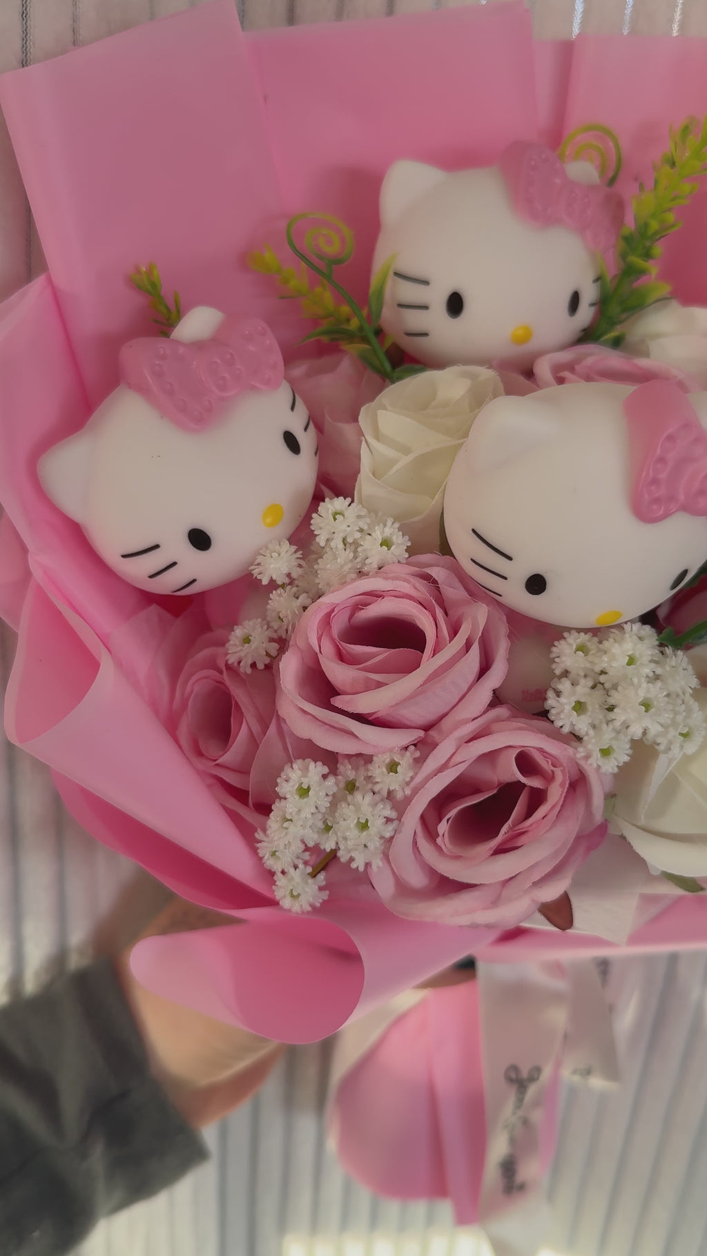 BONHEUR ROSE - Bouquet fait main figurines et fleurs artificielles